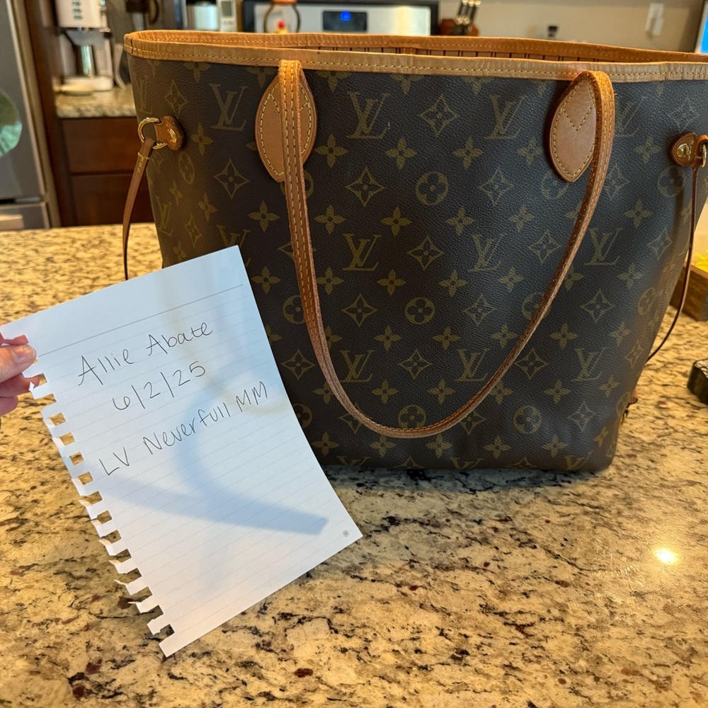 Louis Vuitton Neverfull MM Handbag - Picture 1 of 13